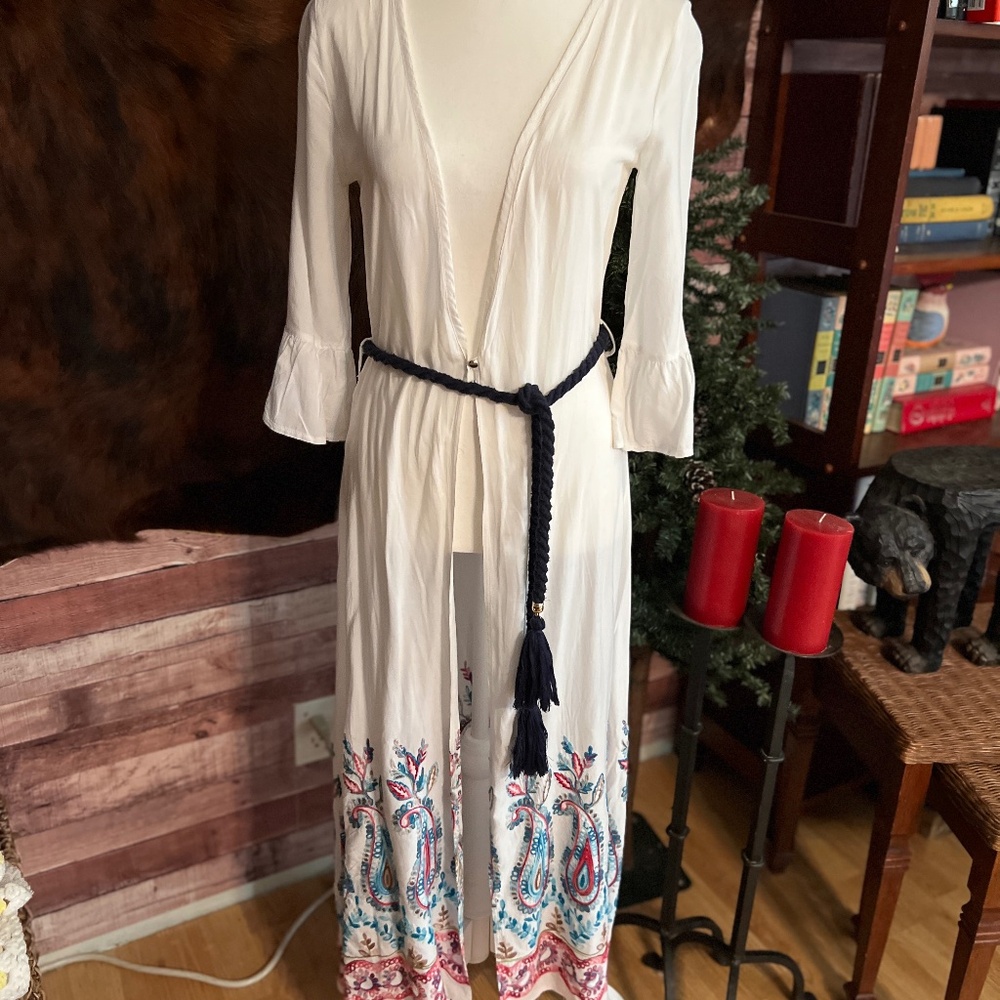 Theater D White Kimono Duster w/ Appliqué Flowers & Blue Cord Tie – Size S
